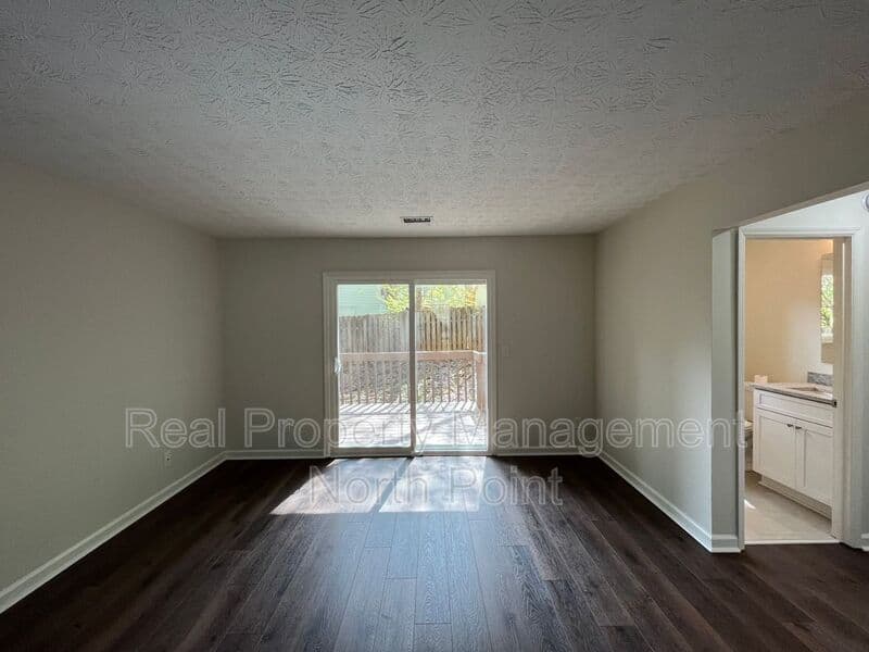 Johns Creek House: 11010 Spotted Pony Trail