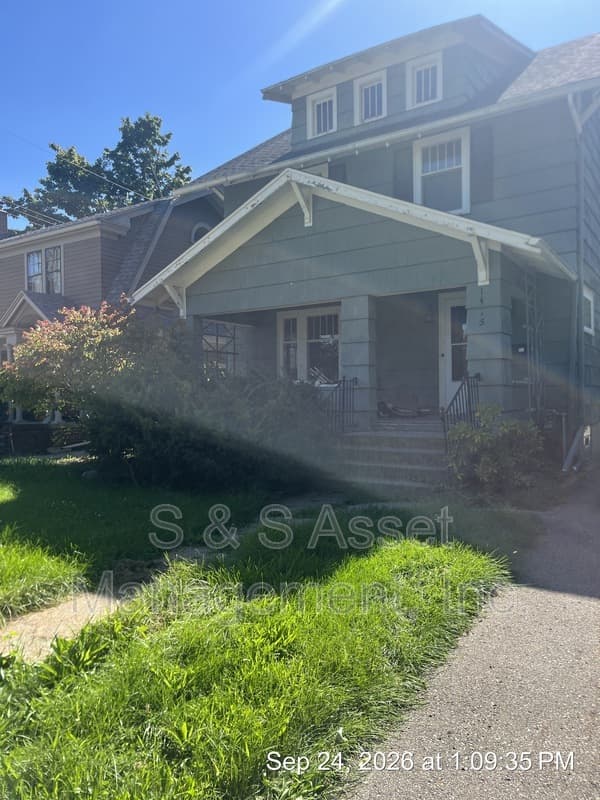 Lansing House: 1415 South Genesee Drive