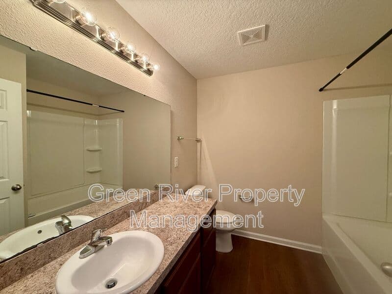 Jacksonville House: 4474 Civic Way