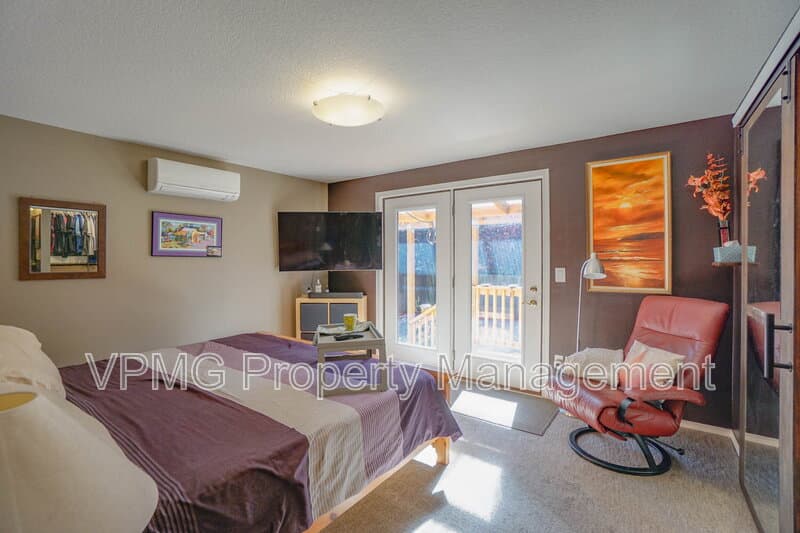 Vancouver House: 10505 Northeast 80th Street