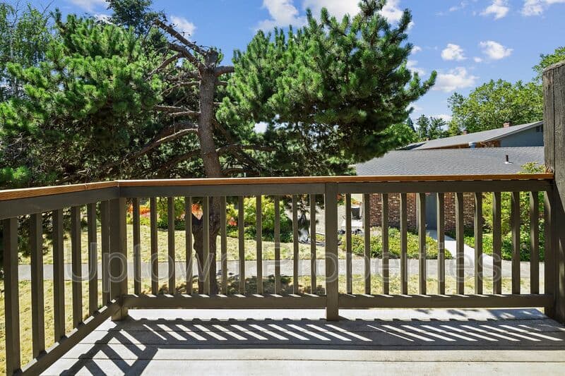 Beaverton House: 5660 SW 180th Ave