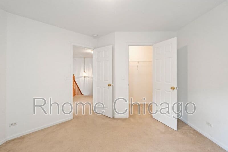 Hoffman Estates House: 6087 Halloran