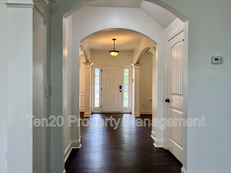 Columbus House: 5037 Lexington Lane