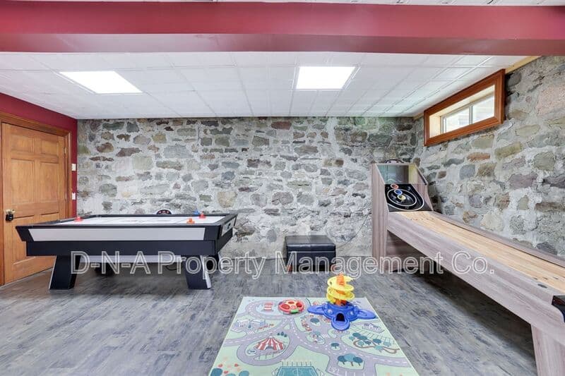 Mount Pocono House: 133 Montanesca Road