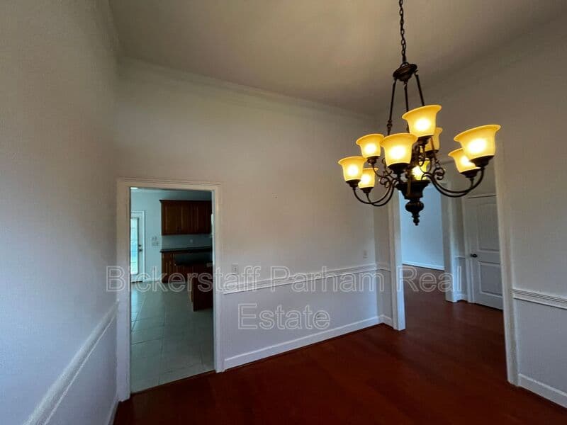 Columbus House: 7013 Imperial Way