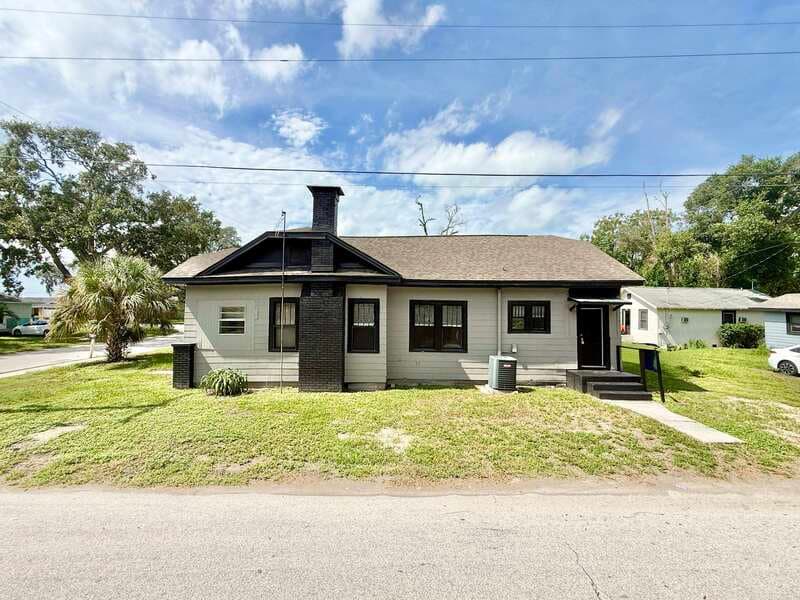 Clearwater House: 548 Woodlawn Street