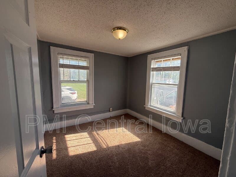 Des Moines House: 1321 Army Post Rd