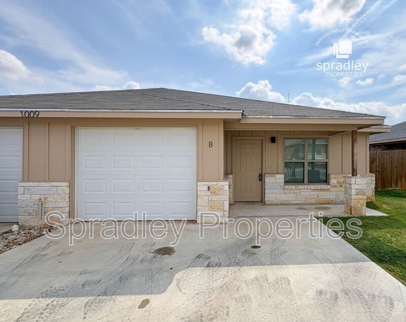 Belton Condo: 1009B Llano Ct
