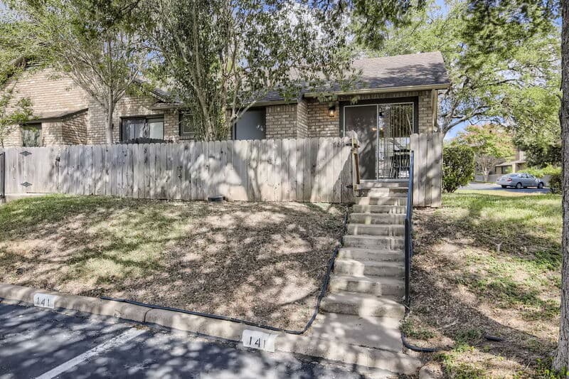 Austin Condo: 1015 E Yager Ln
