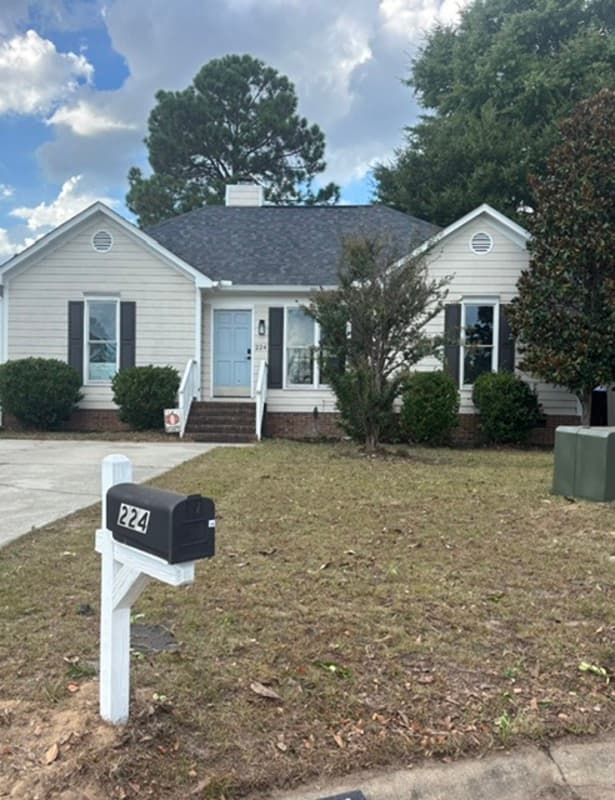 Columbia House: 224 Cambridge Lane Road