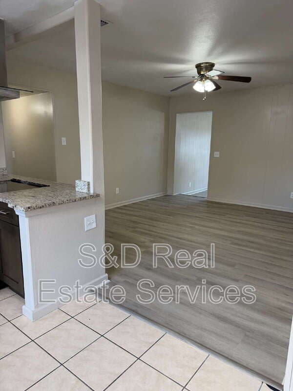 Lakeland House: 3003 Venice Way