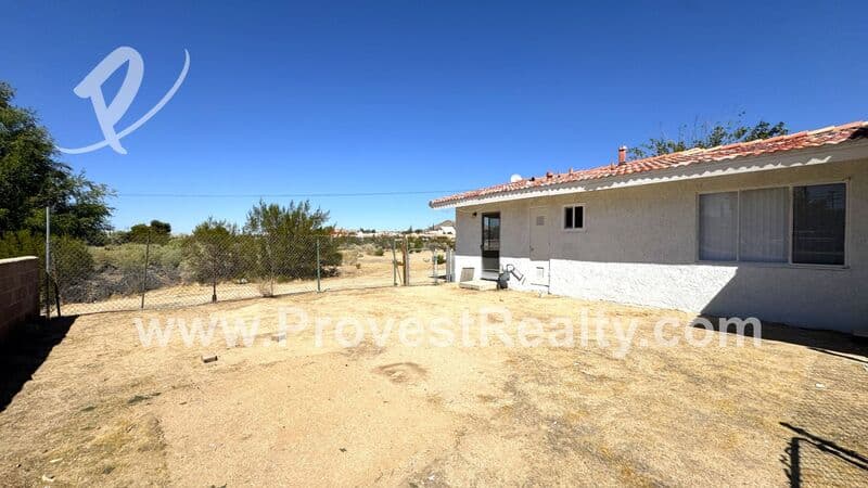 Apple Valley House: 18687 Highway 18