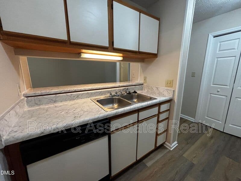 Fayetteville House: 259-7 Waterdown Drive