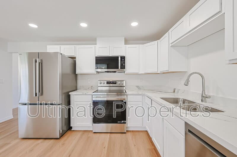 Phoenix House: 1619 W Pershing Ave