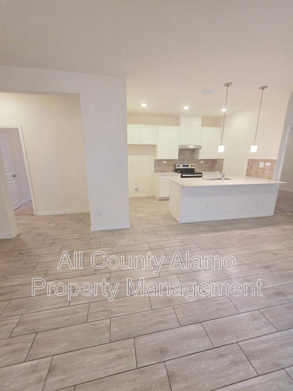 San Antonio House: 4823 Pico Pico St.