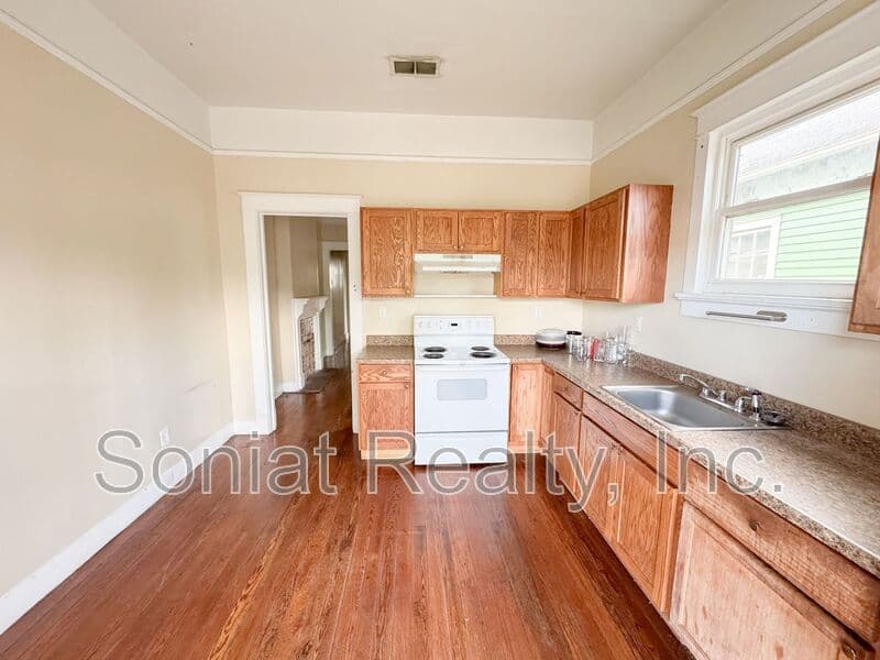 New Orleans House: 1902 Iberville St.