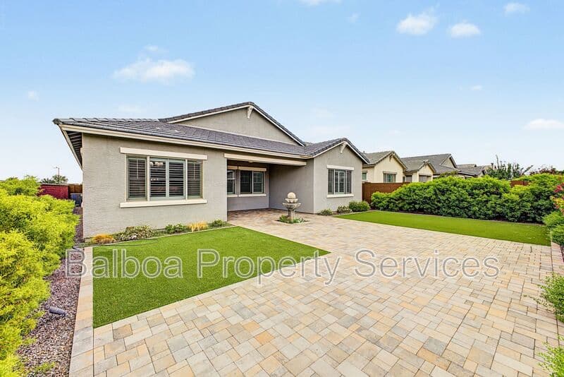 Queen Creek House: 20547 E Via De Colina
