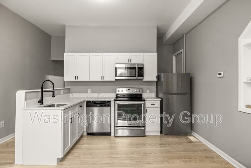 Baltimore House: 206 E 25th St