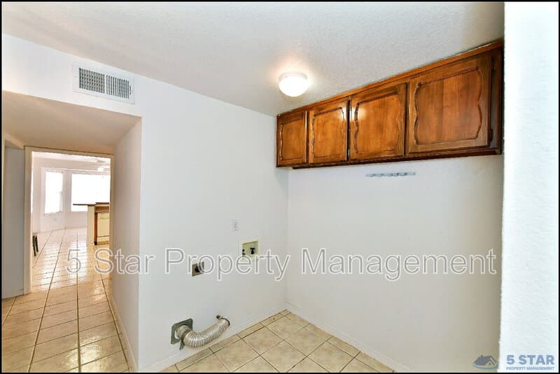 El Paso House: 14101 Koshare Ct