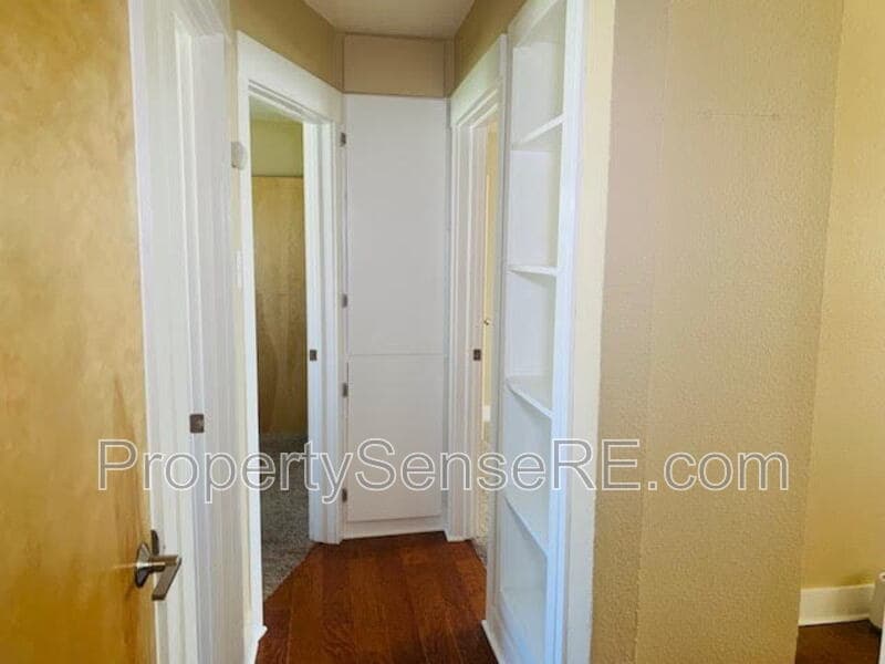 Aurora House: 1121 Alton Street