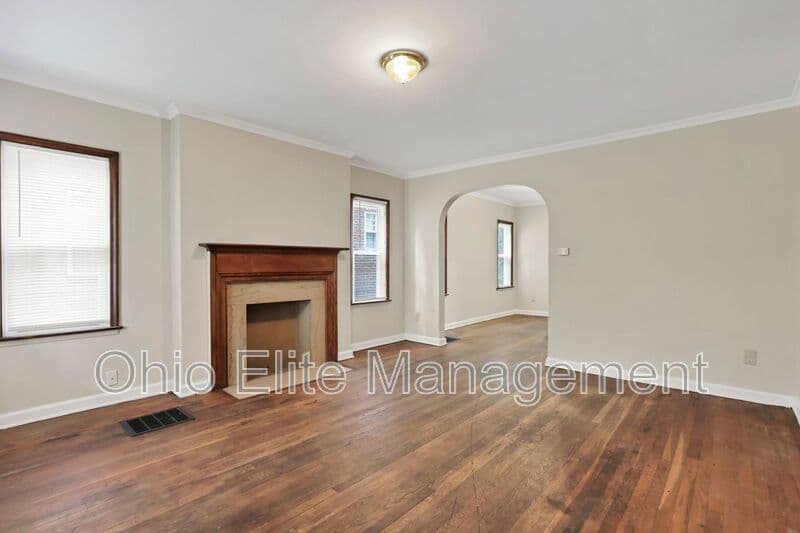 Columbus House: 53 S Burgess Ave