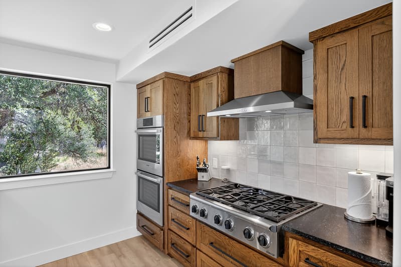 Horseshoe Bay House: 820 Broken Arrow