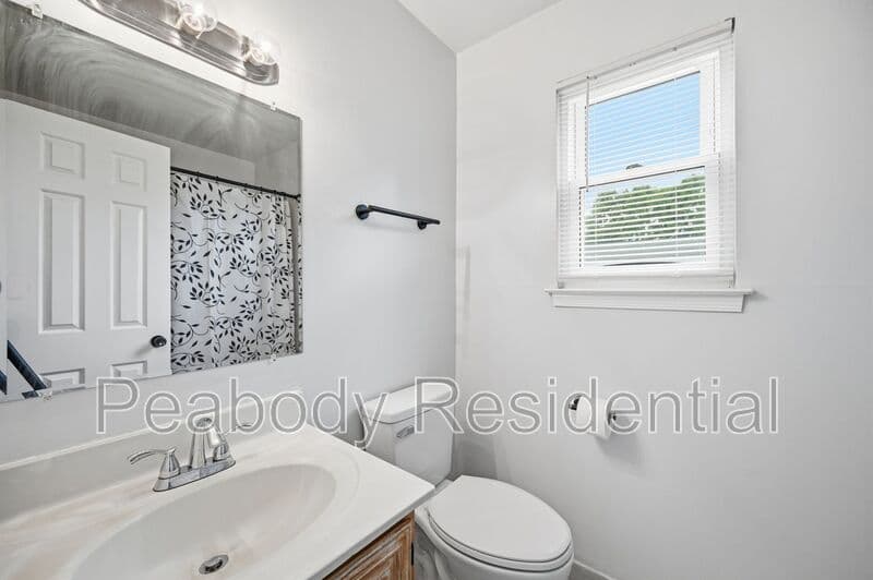 Great Falls House: 10609 Oxford Ct