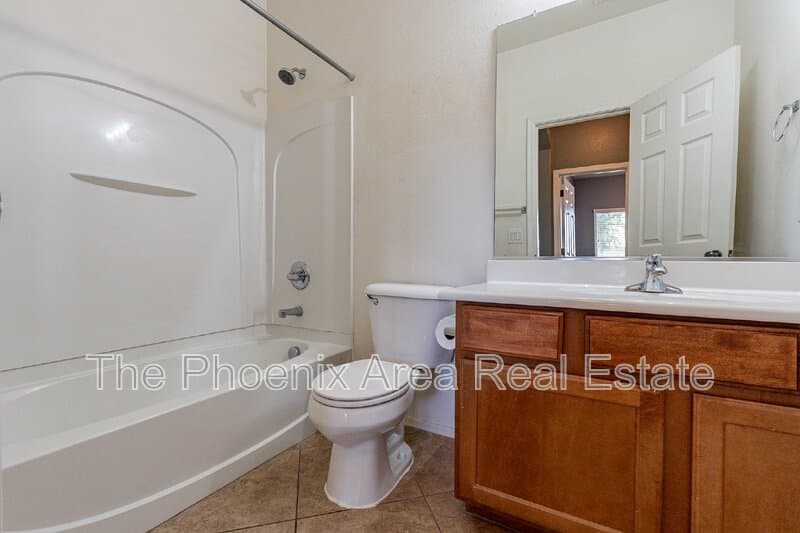 Chandler House: 6953 S Topaz Pl