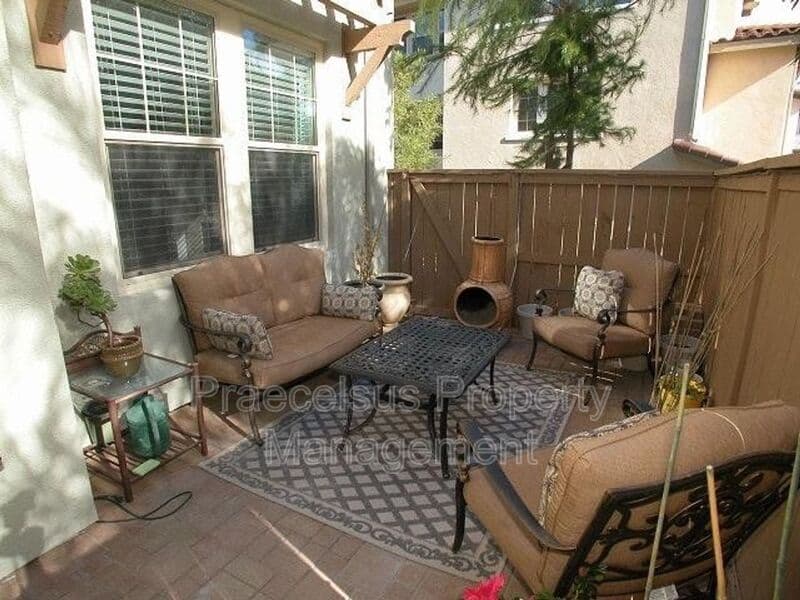 Chula Vista Townhome: 1724 Rolling Water