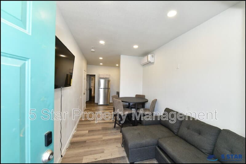 El Paso Condo: 6806 Alameda Ave