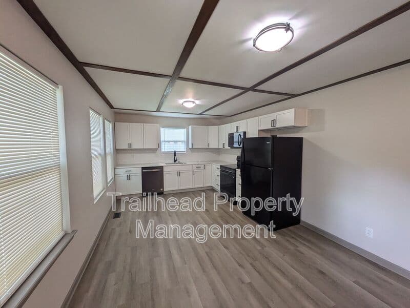 Grain Valley House: 1002 SW Hereford Drive