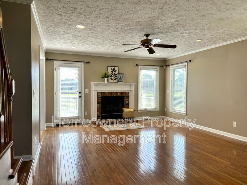 Fayetteville House: 6521 Ryefield Dr