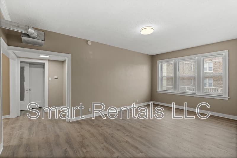 St. Louis Condo: 4209 Ellenwood Avenue - 202