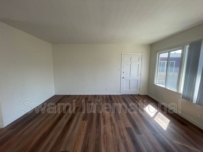 Inglewood Condo: 622 1/2 E. 97th