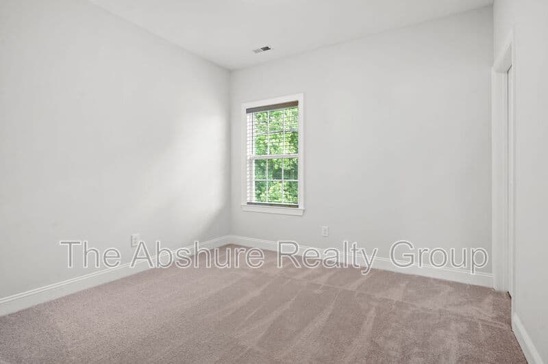 Angier House: 121 Barnwell Loop