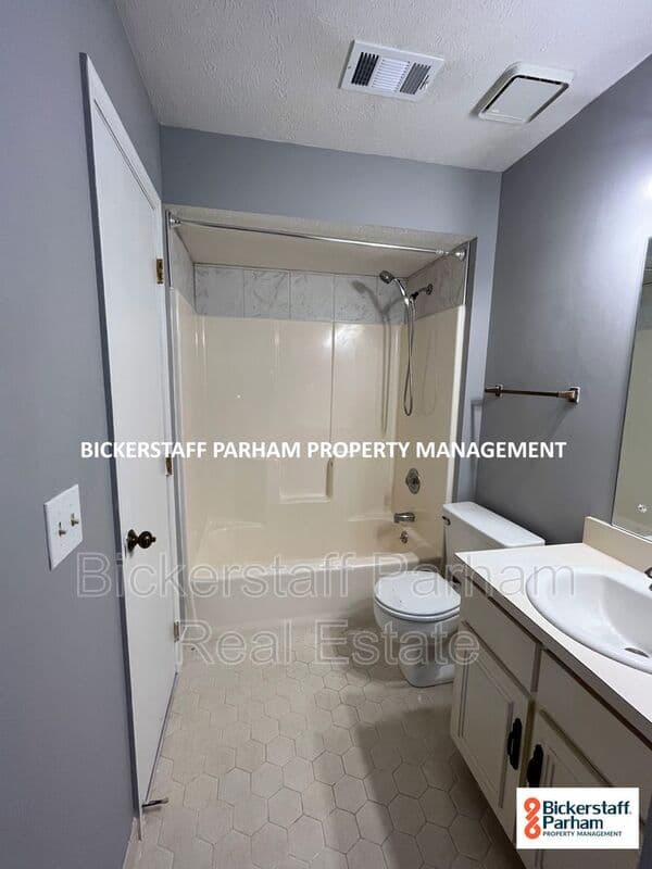 Columbus House: 6360 Olde Town Drive