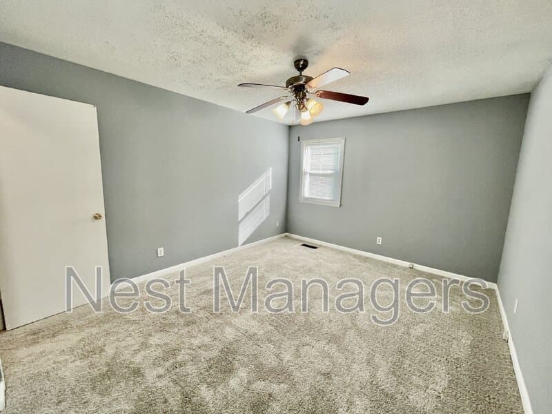 Fayetteville House: 7401 Paxton Drive