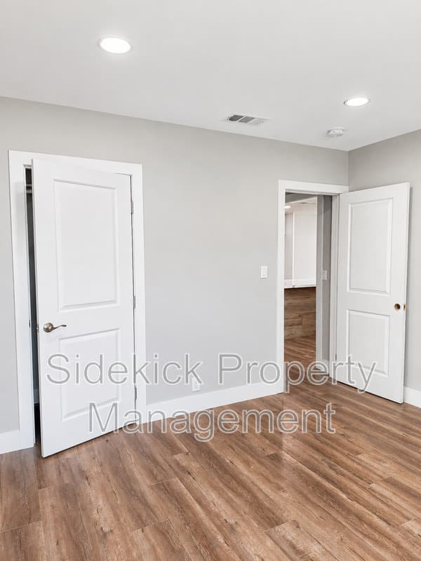 Whittier House: 11443 Dicky St