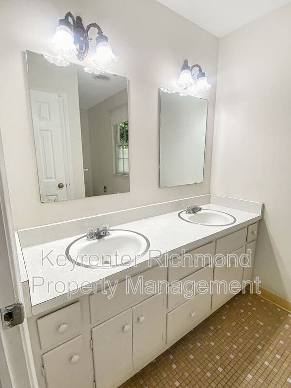 Chesterfield House: 9310 Redbridge Road