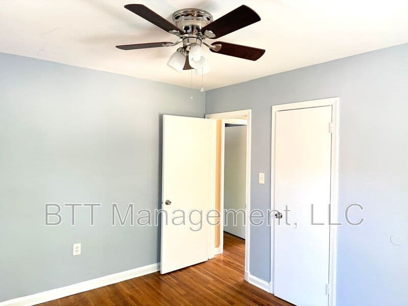 Brentwood Condo: 4013 38th St