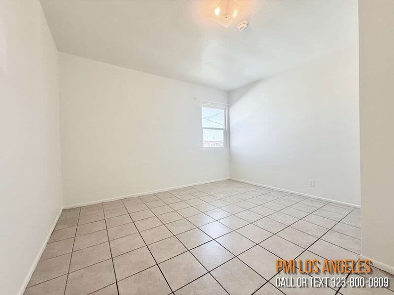 Los Angeles Condo: 943 West 68th Street