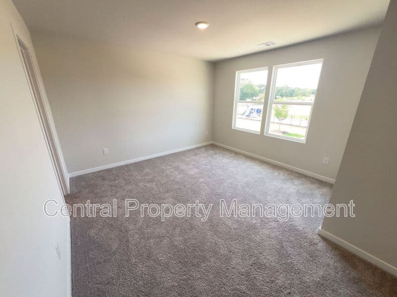 Spartanburg House: 6014 Tavener Drive