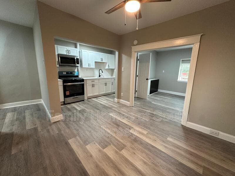 Upper Darby Apartment: 7307 W Chester Pike