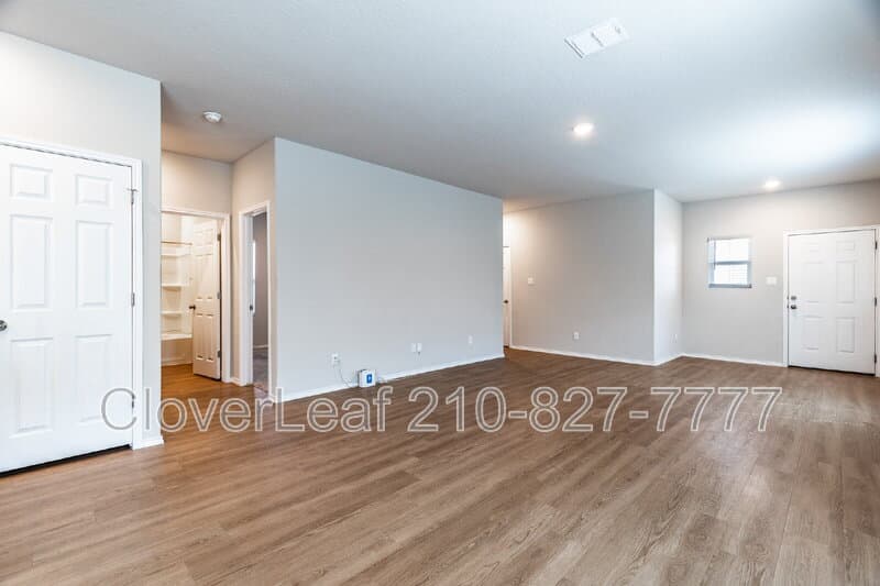 Elmendorf House: 14635 Hackamore Way