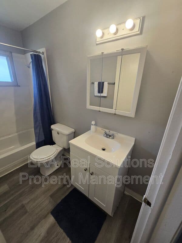 Columbus House: 1494 Selkirk Road