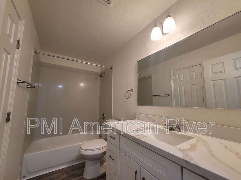 Sacramento House: 7147 Bacchini Avenue