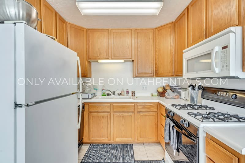 Provo House: 528 N 720 E