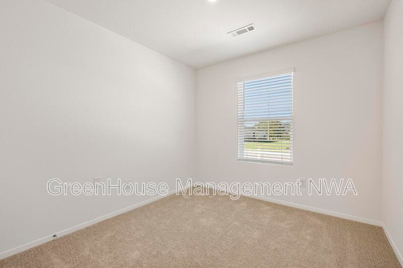 Unit B
Siloam Springs House: 412 W Cloud Dr