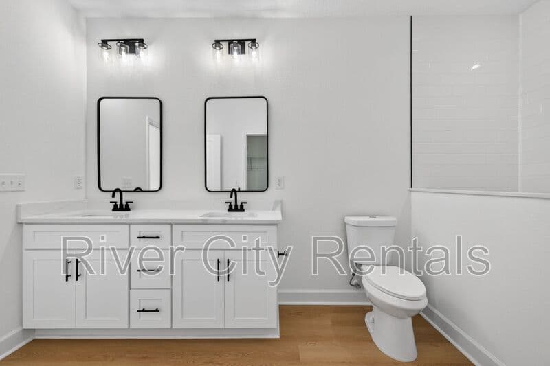 Sanderson House: 9281 Dolphin St