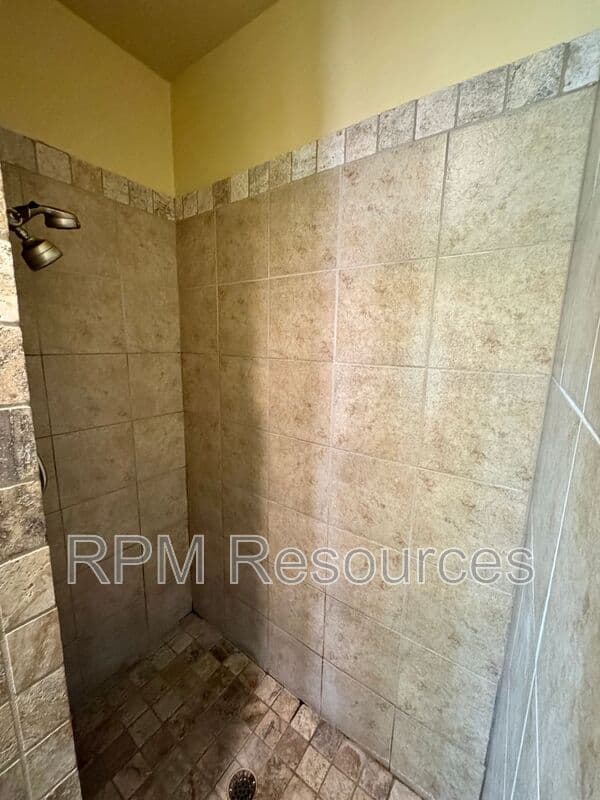 Edmond Condo: 13821 Oxford Dr